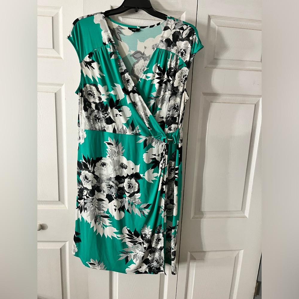 Knee length faux wrap style dress size 1X